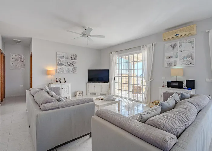 El Yuka With Heated Pool Villa *