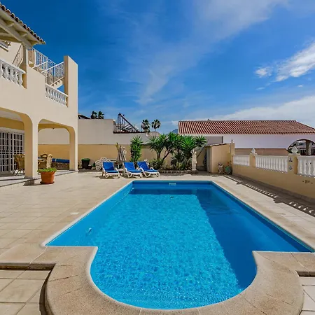 Vila El Yuka With Heated Pool