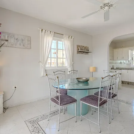 Vila El Yuka With Heated Pool