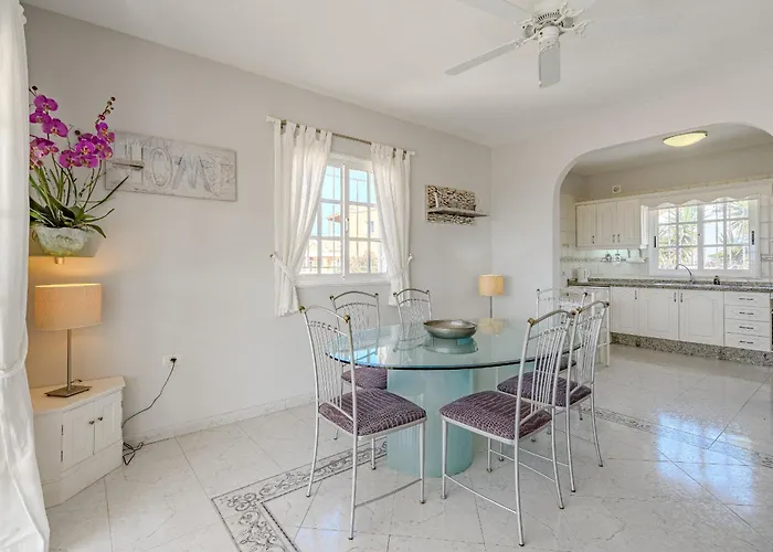 Villa El Yuka With Heated Pool